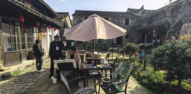 丹青妙笔画“双溪” 全国水彩画名家写生采风活动在磐安举行