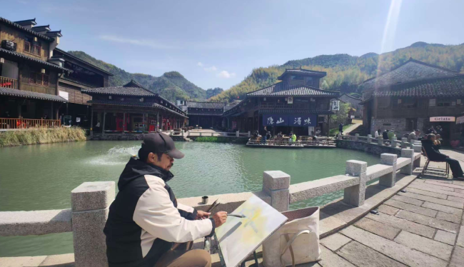 丹青妙笔画“双溪” 全国水彩画名家写生采风活动在磐安举行