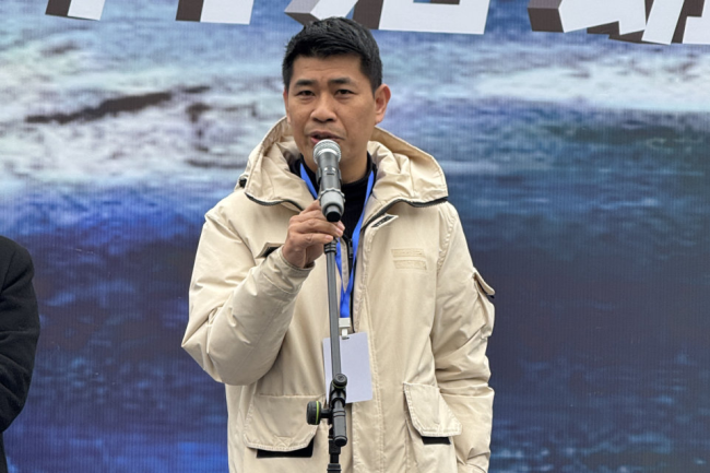 中国美术家协会水彩画艺术委员会副主任，广西美术家协会副主席，广西水彩画家协会主席，全国青联常委黄华兆讲话