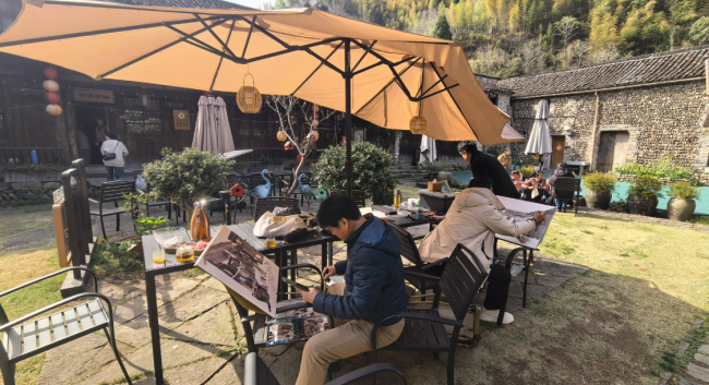 丹青妙笔画“双溪” 全国水彩画名家写生采风活动在磐安举行