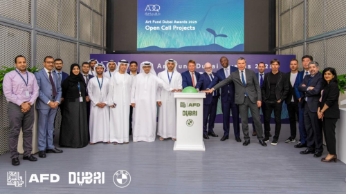 2025 AFD艺术基金“开放项目”启动仪式现场,ADQ基金与宝马集团作为战略合作伙伴共同出席,通过AFD奖项增进两国交流合作,展示两国文化的独特魅力以及对艺术的共同追求。