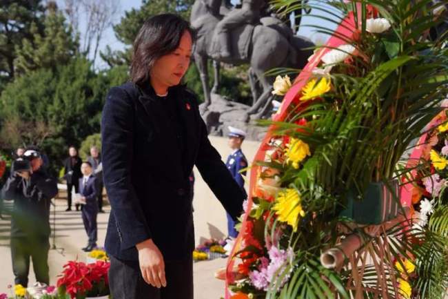 2025年北京市清明红色祭扫活动在八宝山革命公墓举行