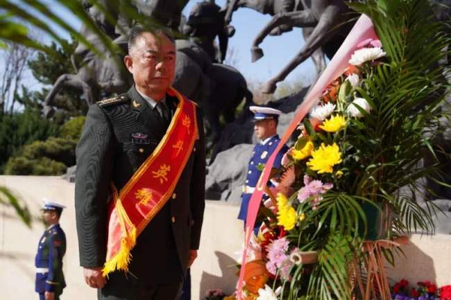 2025年北京市清明红色祭扫活动在八宝山革命公墓举行