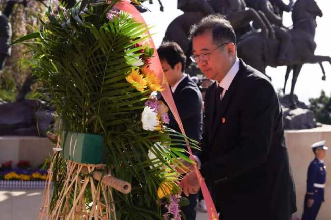 2025年北京市清明红色祭扫活动在八宝山革命公墓举行