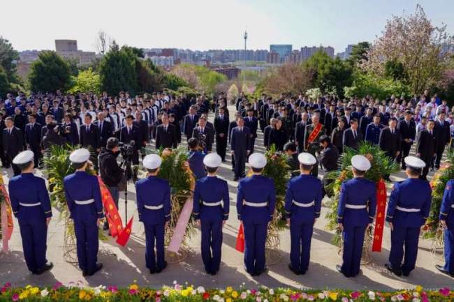 2025年北京市清明红色祭扫活动在八宝山革命公墓举行