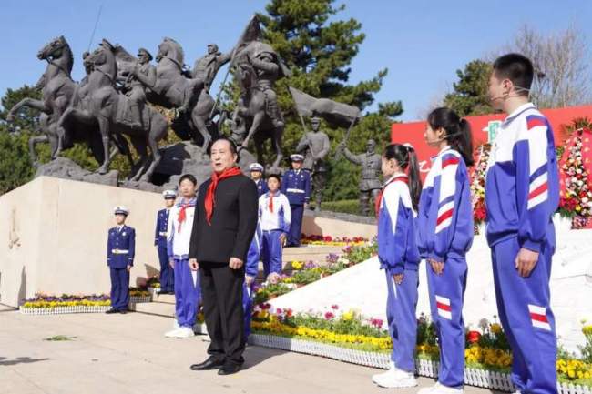 2025年北京市清明红色祭扫活动在八宝山革命公墓举行