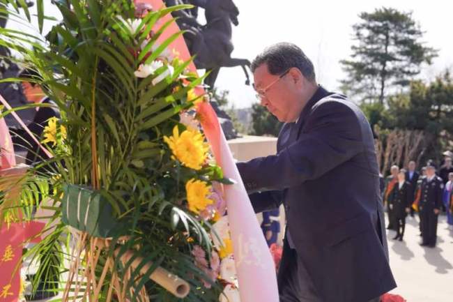 2025年北京市清明红色祭扫活动在八宝山革命公墓举行