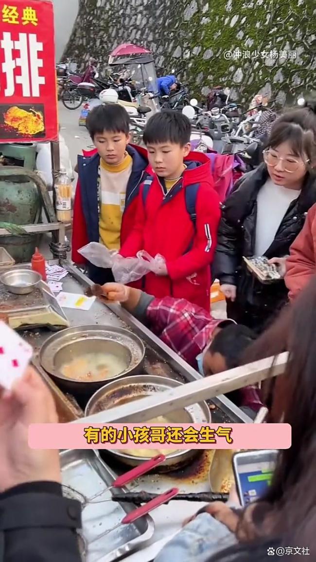 “江西鸡排哥”爆火背后 6元鸡排的真诚奇迹