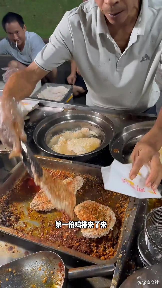 “江西鸡排哥”爆火背后 6元鸡排的真诚奇迹