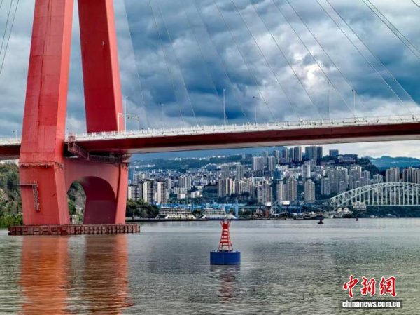 盟牛配资 9座新型环保浮鼓首次亮相长江万州段